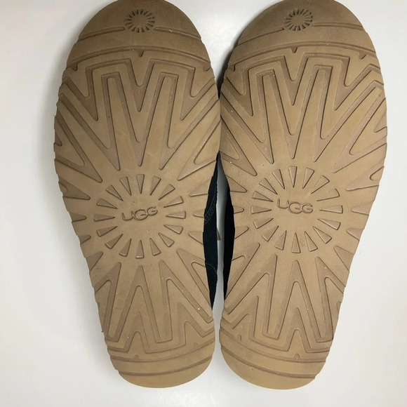 UGG Men's Maksim Chukka Boots Black Color - Picture 9 of 11